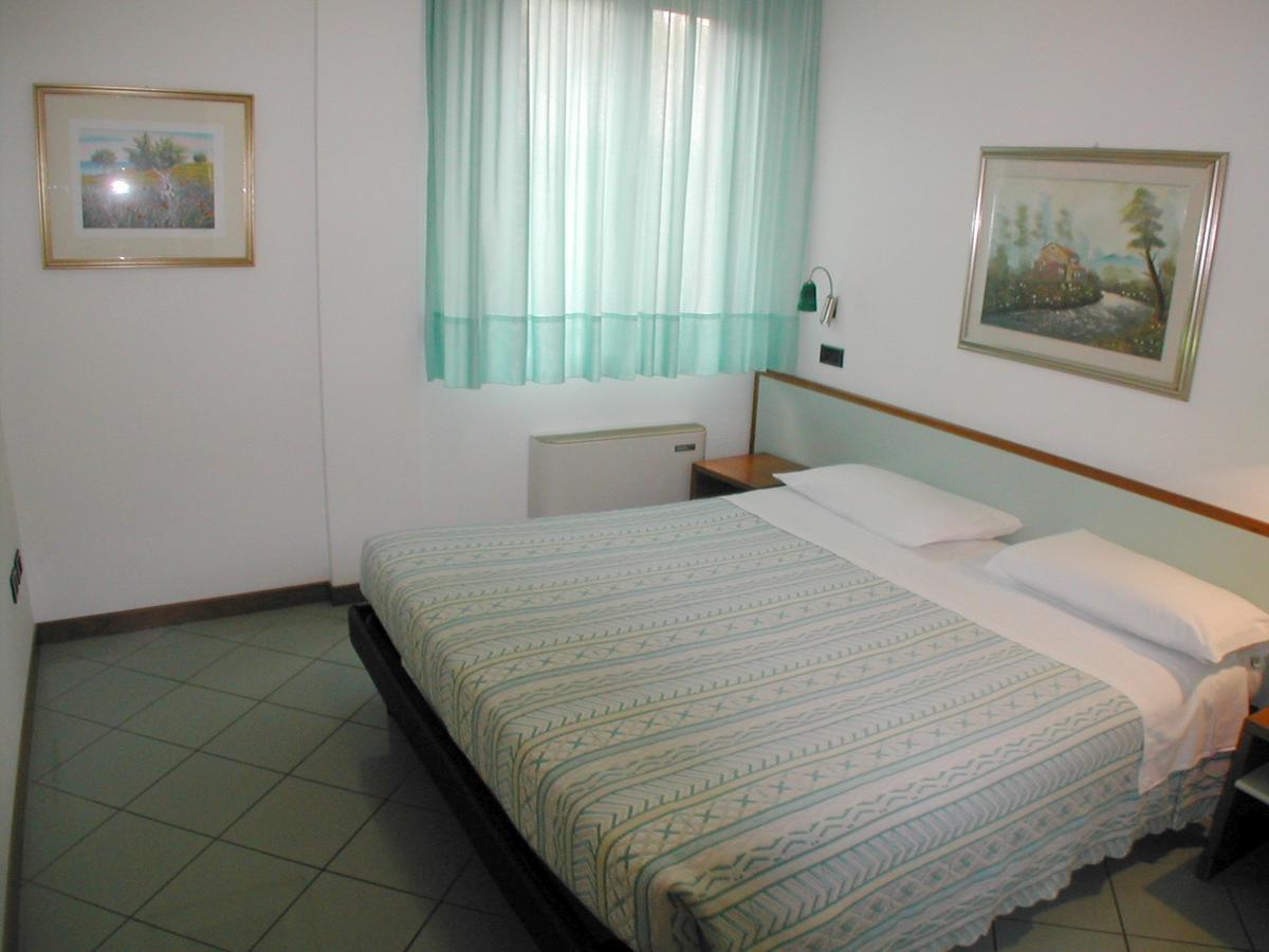 Residence Mediterraneo San Benedetto del Tronto Værelse billede